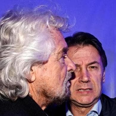 Grillo a testa bassa: “Conte demolisce i 5 Stelle”. Sarà guerra sul simbolo