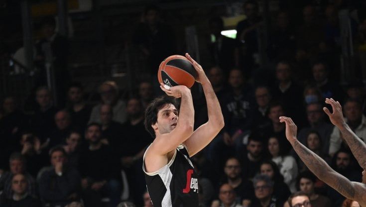 Basket, Milano cade a Trento, Virtus di nuovo sola in testa