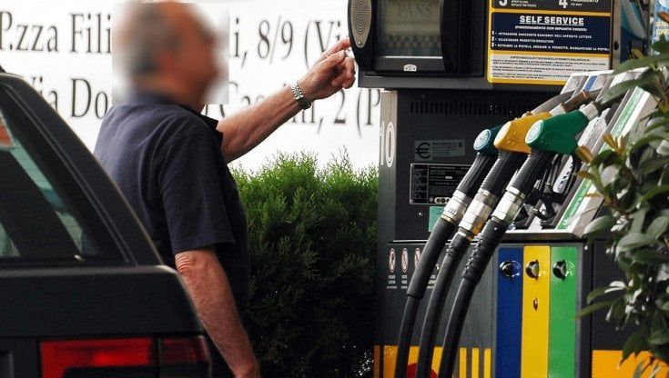AdBlue, è allarme a Bari: scorte ai minimi e i prezzi schizzano 