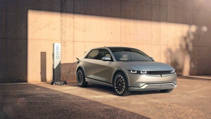 Scelgo la macchina o l'ufficio? Con Ioniq 5 li ho entrambi