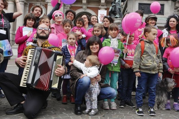 Torino, in piazza con la sindaca la festa delle "famiglie arcobaleno"