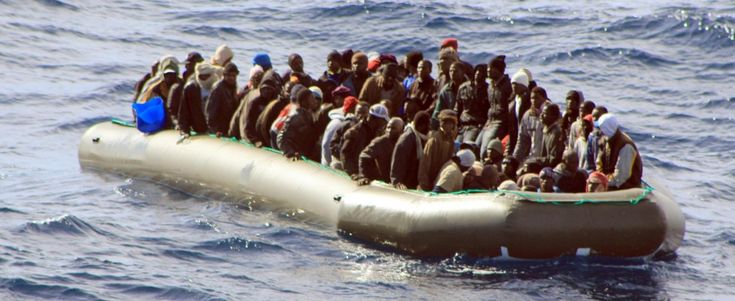 Sbarchi senza fine, 1200 migranti in Siciliane in 24 ore. Salvini: "Stop a Mare nostrum", centinaia in fuga da Pozzallo
