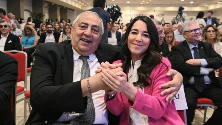 Forza Italia, Ronzulli emissaria di Berlusconi: "In estate il reddito di cittadinanza va sospeso"
