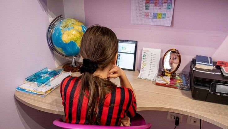 Genitori contro la Dad per i vaccinati: “I nostri figli restino in classe”