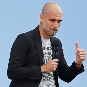 Manchester scopre Guardiola e Pep scopre il calcio inglese: "Sono qui per imparare"