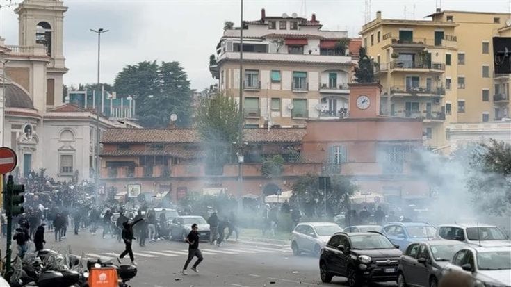 Ponte Milvio, scontri tra ultrà al derby, il Municipio: “Paghino i club”