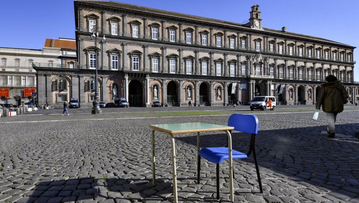 Napoli, flash mob in piazza del Plebiscito per dire no alla Dad