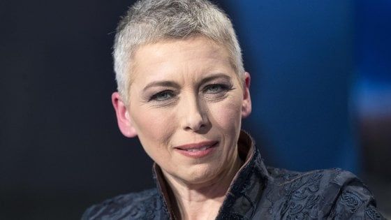 Irene Pivetti indagata per riciclaggio a Milano per import-export con la Cina: la sua casa perquisita dalla guardia di finanza