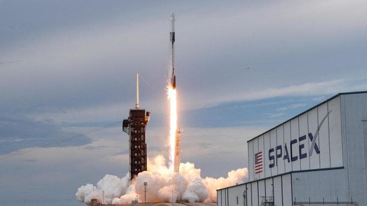 Intesa sale su SpaceX: è azionista nella società di Musk che conquista lo spazio