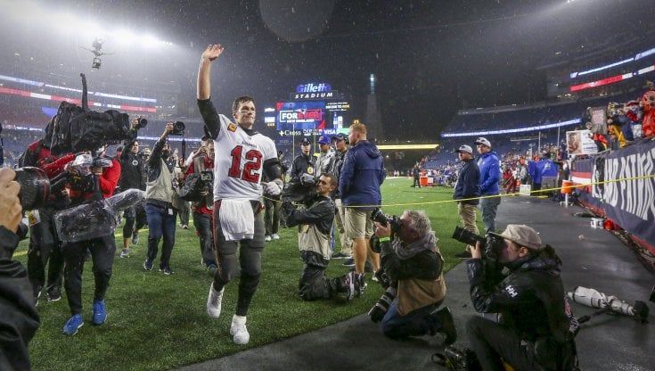 Nfl, Brady, il re torna "a casa" in New England e vince. Ovazione dei suoi vecchi tifosi all'ingresso in campo