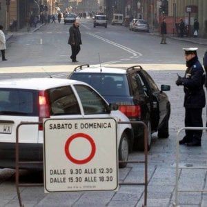 Emissioni auto, accordo tra i governi Ue: abbattimento del 35 per cento entro il 2030