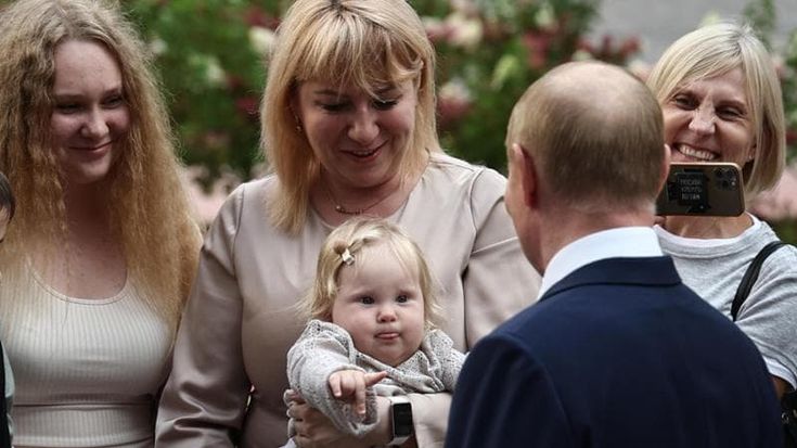 "Devozione, lealtà, servizio”. In Russia il patriottismo diventa materia di studio a scuola