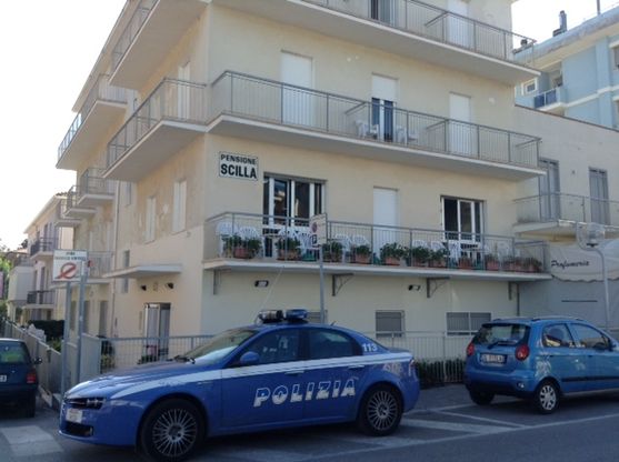 Trovata morta col coltello nel cuore,<br />per gli inquirenti ipotesi suicidio