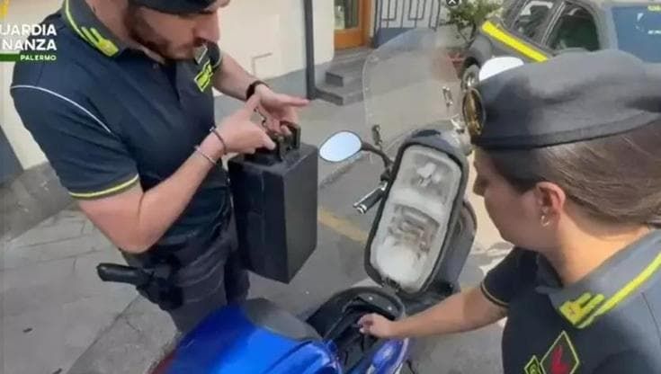 Migliaia di scooter elettrici venduti come e-bike, denunciato imprenditore di Palermo