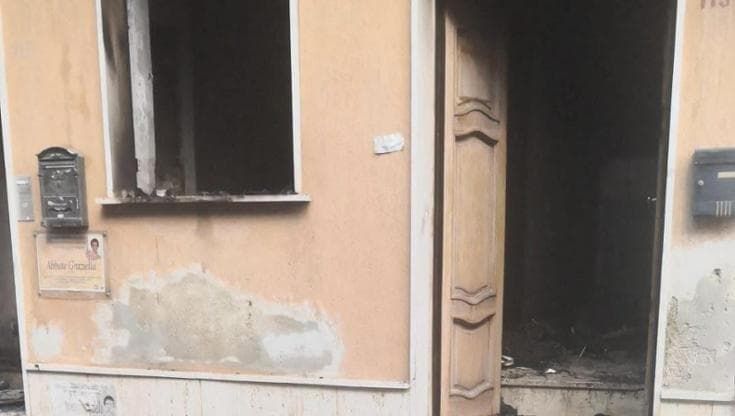 Pachino, salva 2 anziani con disabilità da incendio: rischia l’espulsione. Mobilitazione per Jawher
