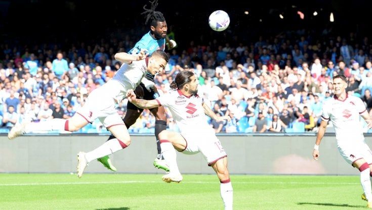 Napoli-Torino 3-1: Anguissa (doppietta) e Kvaratskhelia lanciano gli azzurri soli in vetta 