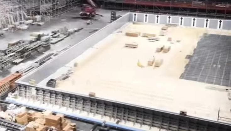 Parigi 2024: in timelapse la trasformazione della Défense Arena in piscina olimpica