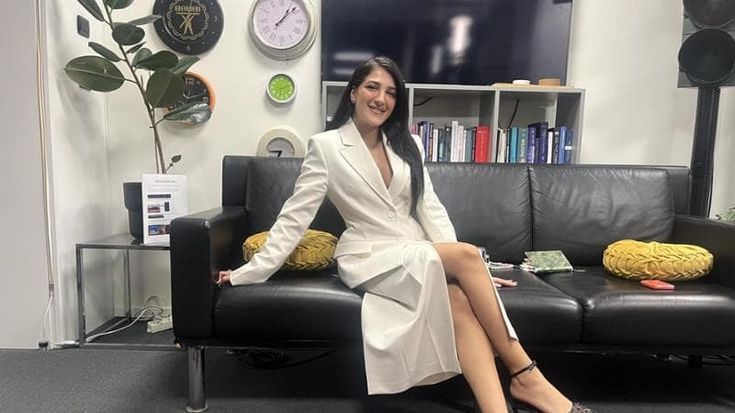 Eléna Hazinah, la tiktoker del 2024: “Vittima di bullismo, ho inventato un cognome italiano”