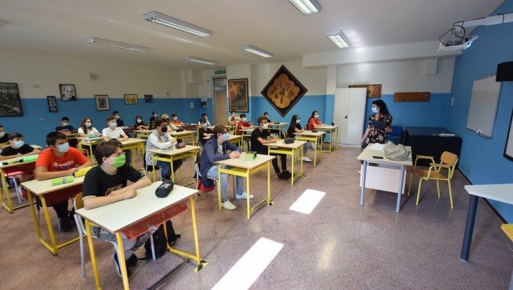 Scuola, si entrerà in classe anche alle 9,30