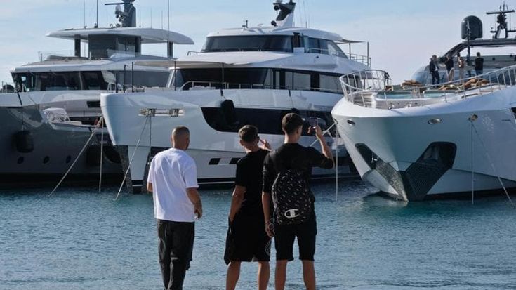 Salone di Genova, la nautica italiana prende il largo con i mega yacht