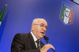 Sky e la guerra a Tavecchio<br />Ora teme di perdere abbonati
