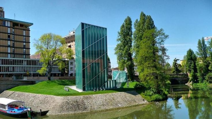 Padova, minaccia col coltello i passanti gridando 'Allah Akhbar': arrestato 34enne