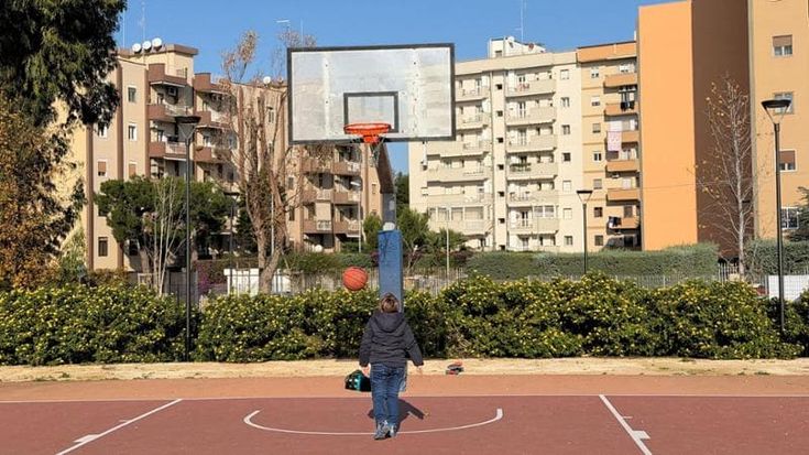 Bari, riaperto il parco Annoscia a Japigia: 166 nuovi alberi, un campo padel e un’area per i cani