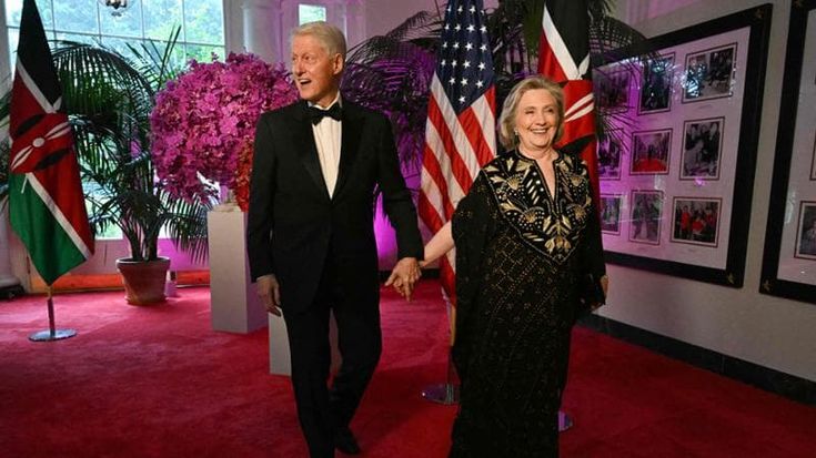 Dai file di Epstein emergono le donazioni: così Maxwell finanziava i Clinton. Oggi la deposizione