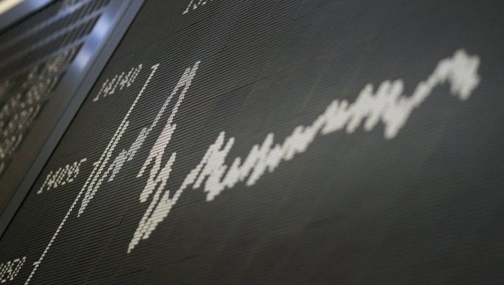 Borse europee piatte in chiusura, lo spread cresce con l'ombra della crisi di governo