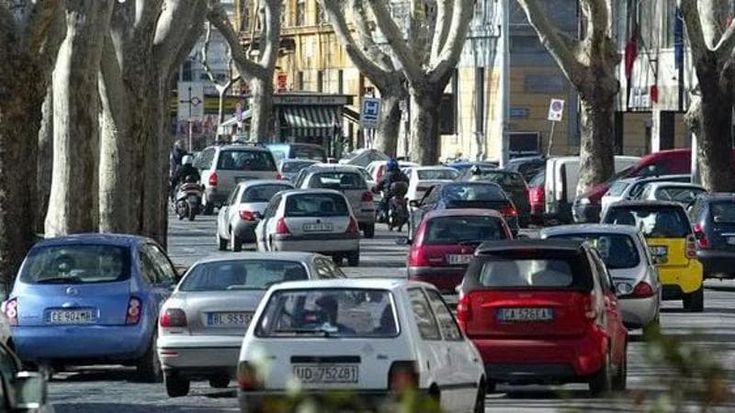 “Torni la provincia sulle targhe dell’auto”. La crociata della Lega per l’autonomia “stradale”