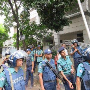 Strage di Dacca, funerali di Stato solo in Bangladesh. L’Italia studia che fare 