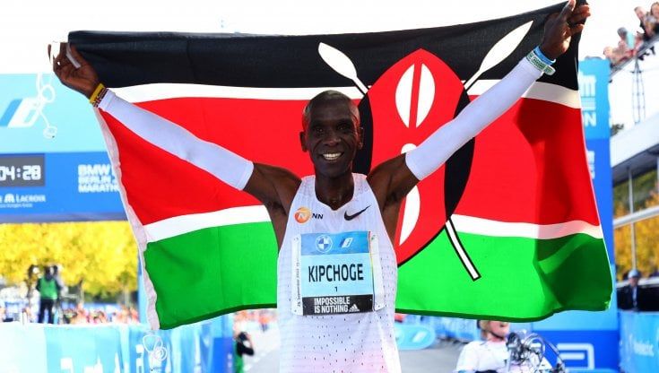 Kipchoge, record del mondo della maratona a Berlino