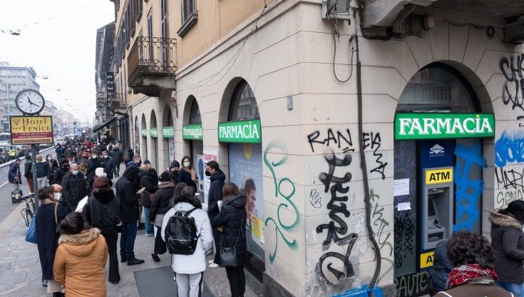 Umbria, finisce i tamponi rapidi: farmacista aggredito e preso a testate da un cliente