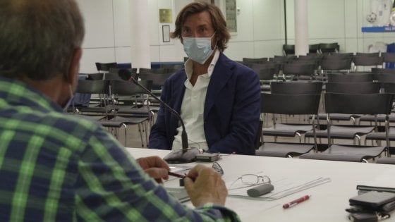 Juventus, Pirlo discute la tesi a Coverciano e prende il patentino: ora è l'allenatore bianconero 