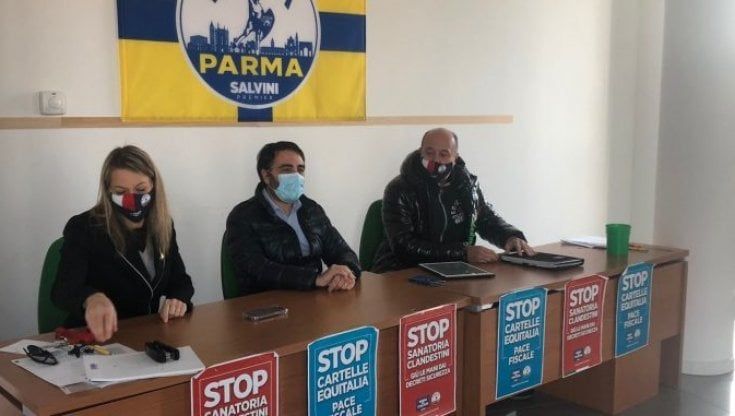 La Lega boccia il bilancio di mandato di Pizzarotti: "Una pura finzione elettorale con dissoluzione finale con il Pd"