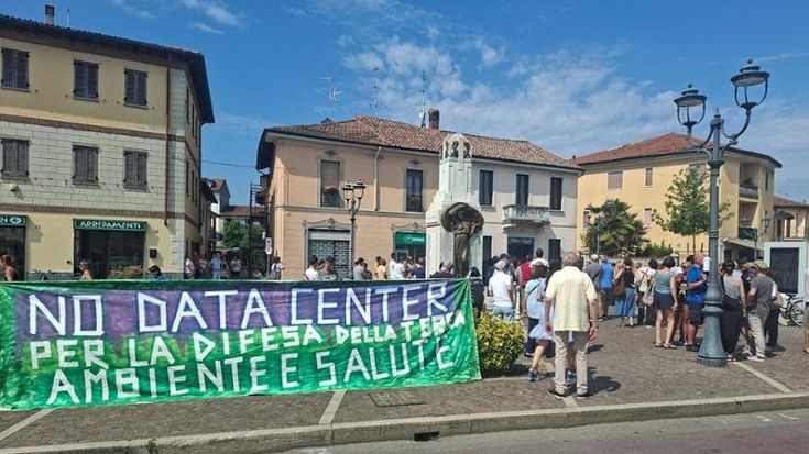 Cittadini in piazza a Lacchiarella contro le realizzazioni dei Data Center: “Impatto pesante”