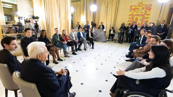 Mattarella tra gli influencer: “La Costituzione è giovane, con il voto si è protagonisti”