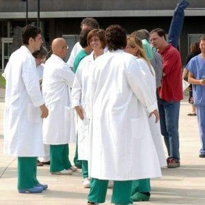 Catanzaro, deve accudire il figlio malato: i colleghi le donano le ferie