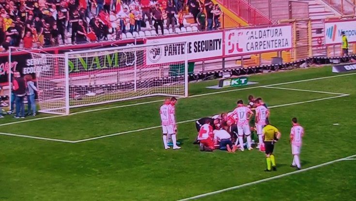 Calcio, Lecce resta con il fiato sospeso per la A: per la promozione bisogna vincere contro il Pordenone in casa