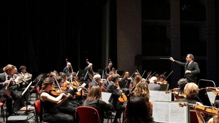 L’Orchestra Mozart torna al Manzoni con due eventi, Gatti sul podio