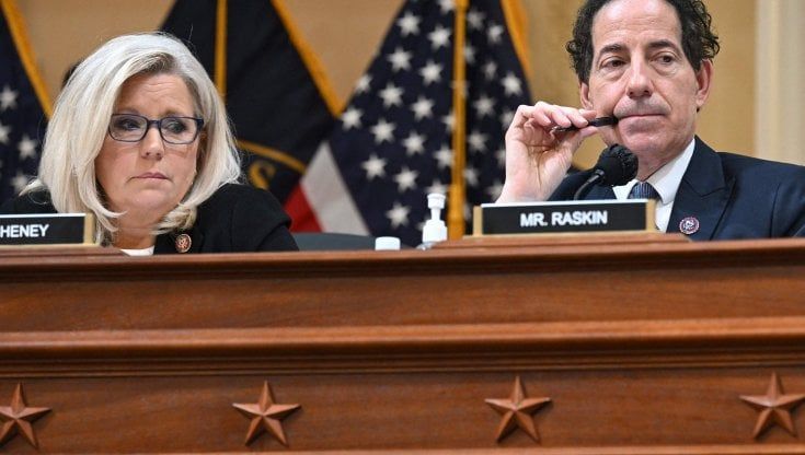 Assalto a Capitol Hill, la commissione di inchiesta: "Trump ha provato a chiamare un testimone". "Mobilitò gruppi estremisti"