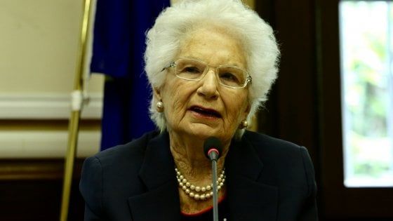 Liliana Segre: "Gli insulti per il mio no alle leggi speciali? Mi allungano la vita"
