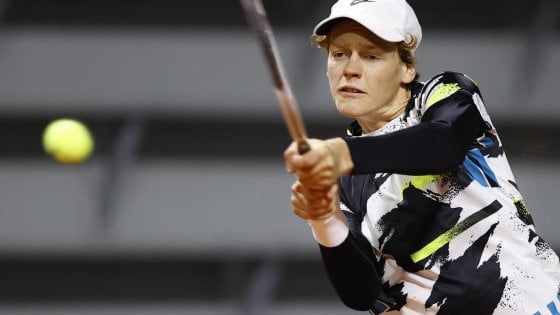 Tennis, Roland Garros: il dolce mercoledi dell'Italia. Avanzano Travaglia, Sonego, Cecchinato, Sinner e Trevisan