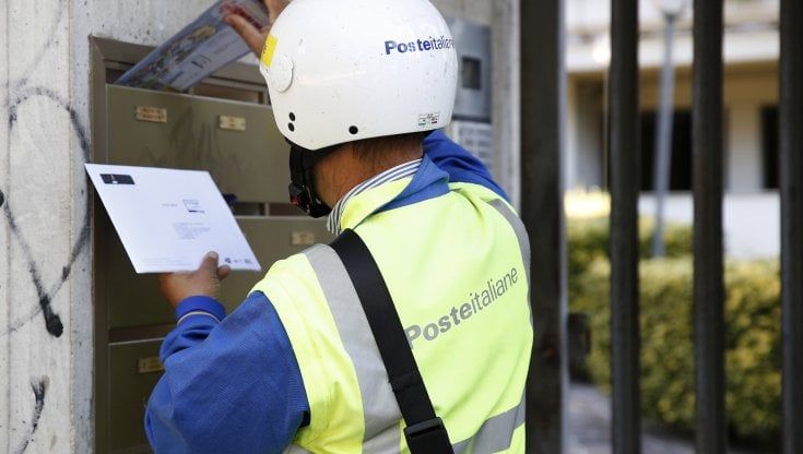 Palermo, Poste obbligate ad assumere 5 precari: "Compensazione per i rischi sul lavoro"
