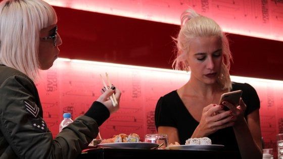 Pagare in follower al sushi bar: cresce il fenomeno cashless