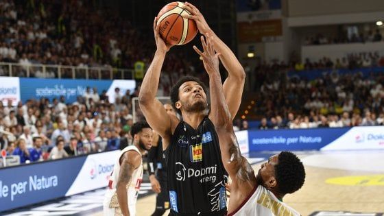 Basket, semifinali playoff: Sutton spinge Trento, Venezia si arrende