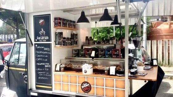 Coronavirus Roma, caffè, cappuccino e brioche come al bar ma a casa grazie all'Apecar