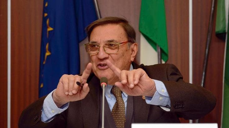 Mozione di censura per l’assessore Romano La Russa: “Basta insulti, non siamo al bar”