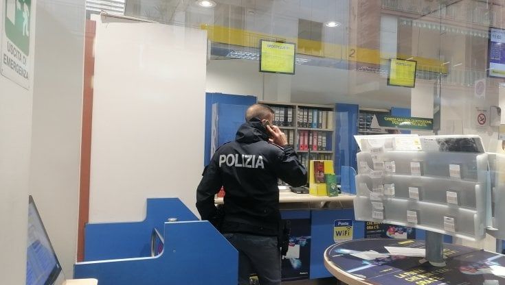 Vomero, l'appello dopo la  rapina alle Poste in pieno giorno: "Quartiere insicuro, i banditi agiscono certi dell'impunità, subito più agenti"