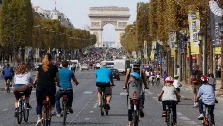"Parigi costa troppo": i manager progettano la fuga dalla capitale francese